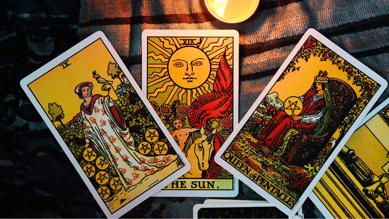 Tarot: significado de las 78 cartas (arcanos mayores y menores) y cómo interpretarlas