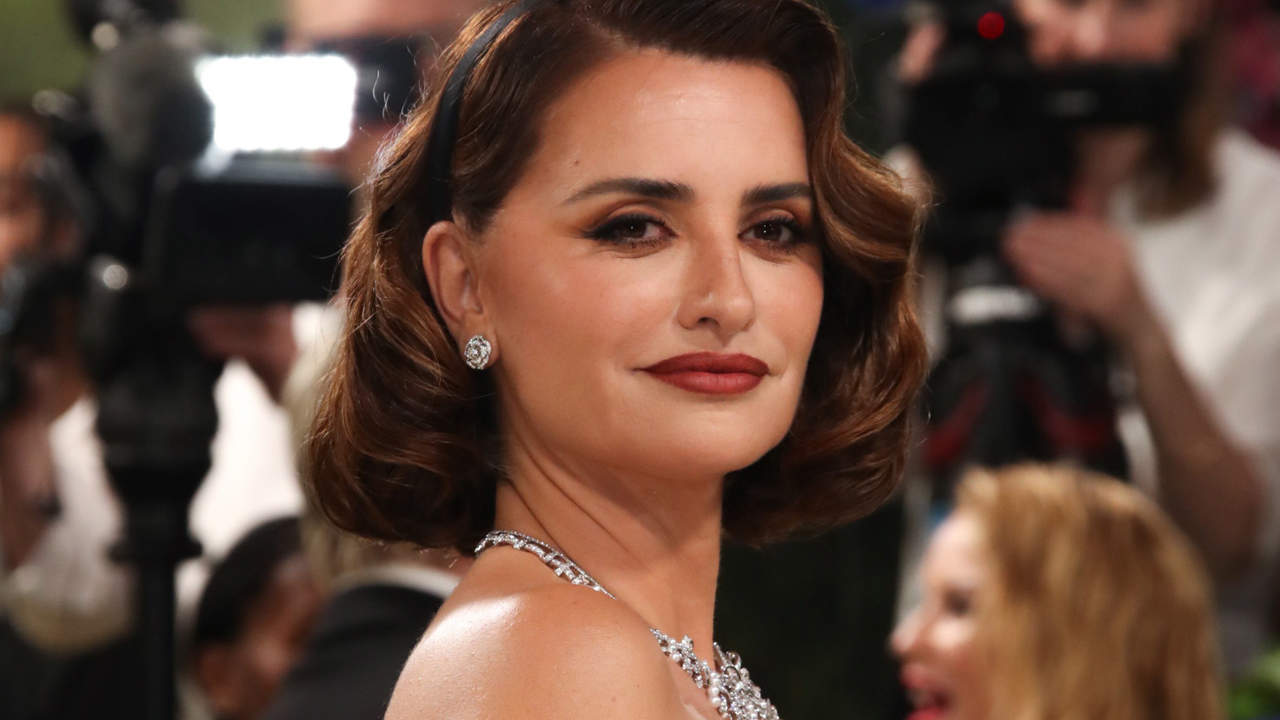 Penélope Cruz deslumbra en la Met Gala 2024 con un vestido que tardó en crearse más de 500 horas