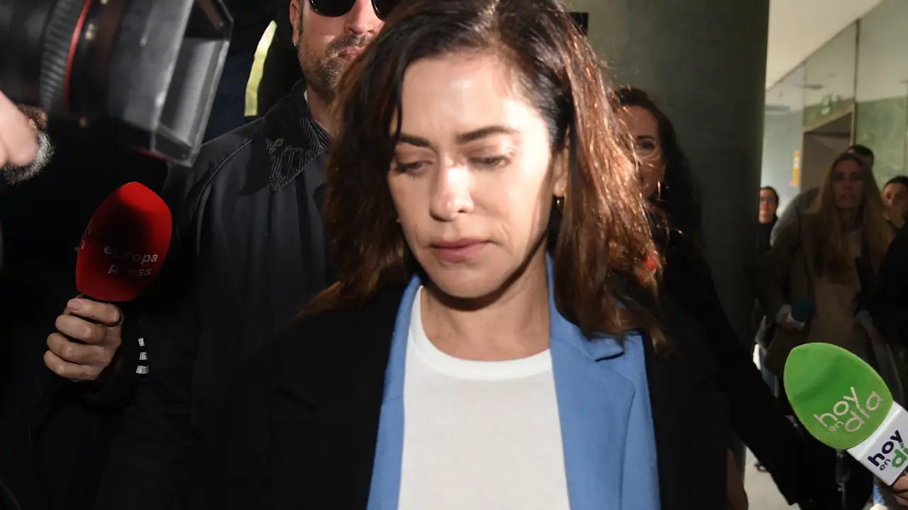 Arranca el juicio contra María León: la solicitud de la Fiscalía por sus dos presuntos delitos contra la Policía