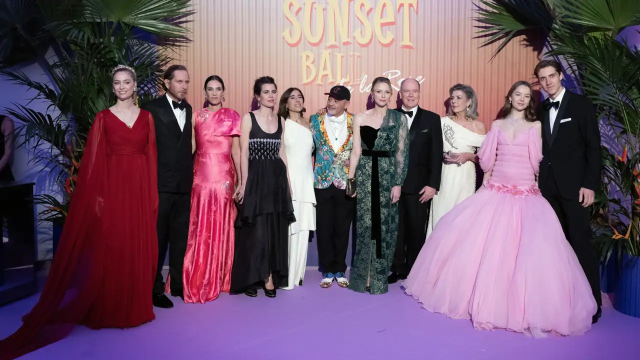 Dos ausencias, un reencuentro incómodo y una protagonista inesperada: las anécdotas que han empañado el Baile de la Rosa 2025