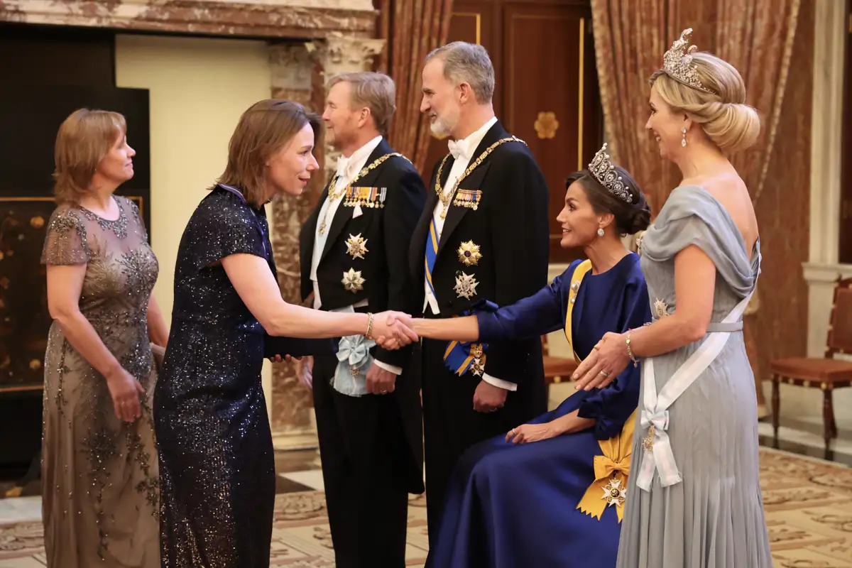 La reina Letizia en el besamanos de la cena de gala en Países Bajos