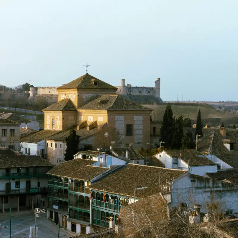 La ciudad española en la que vivió el Papa Francisco en los años 70: Patrimonio de la Humanidad, famosa por un plato de 'Don Quijote' y que puedes visitar en un día