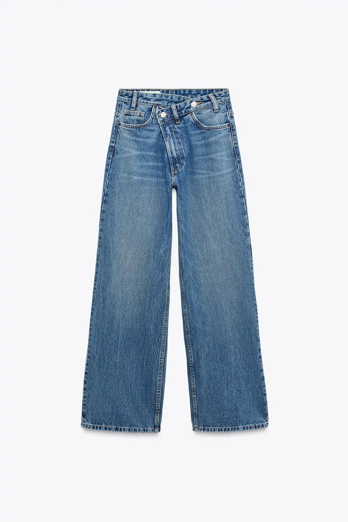 Vaqueros con cintura cruzada de Zara