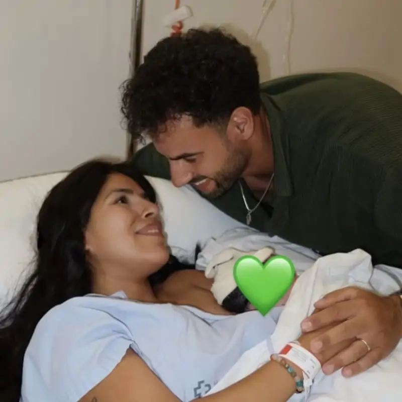Asraf Beno confiesa cómo están siendo sus primeros días como padre junto a Isa Pantoja: "Estamos muy cansados"